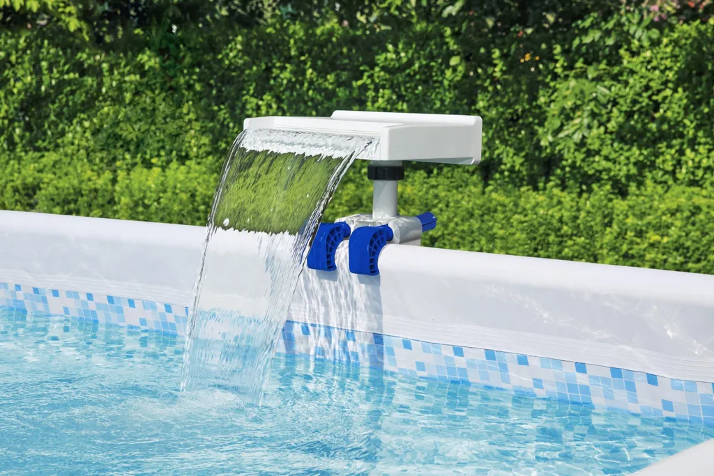 Améliorez votre piscine hors sol avec la cascade LED Flowclear relaxante
