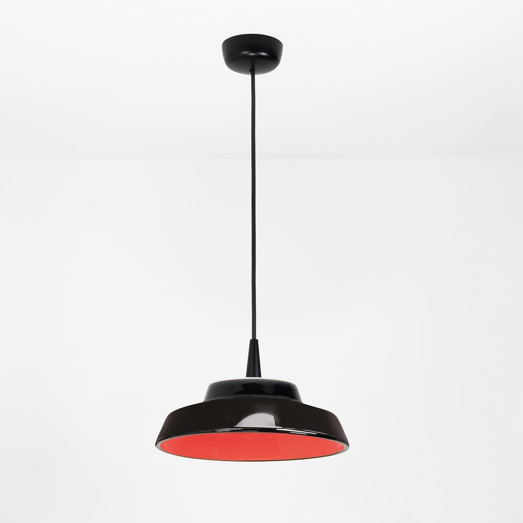Circus Black LED-Pendelleuchte, 8 W, 3000 K, Ø 24 cm, handgefertigt aus Keramik, rote Farbe, modernes und elegantes Design für den Innenbereich.