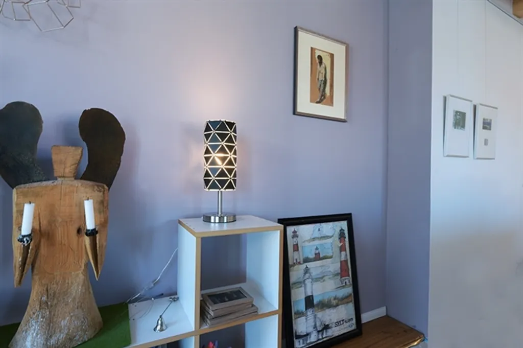 Lampe de Table Asterope Linear Noir : Finis les Reflets sur Bureau