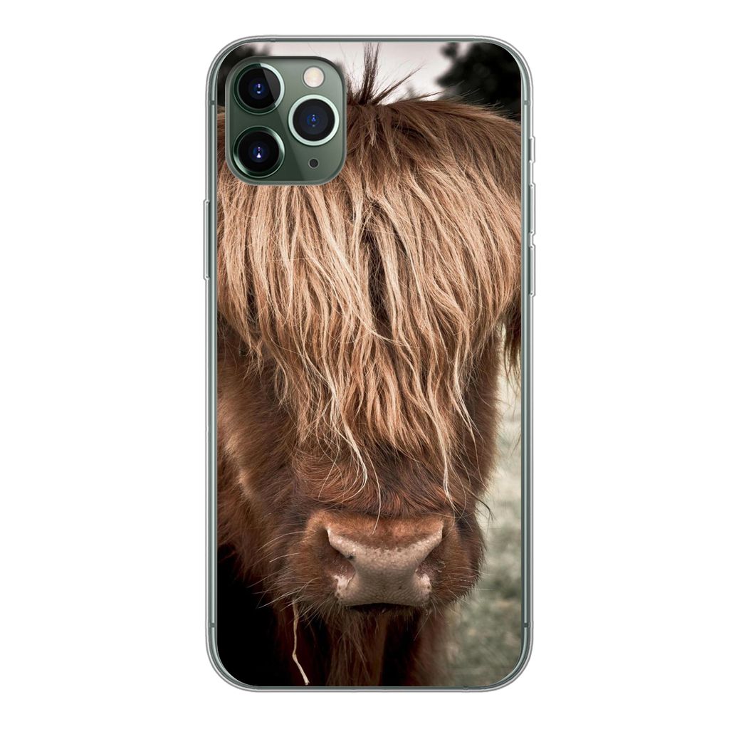 MuchoWow Handyhülle Schutzhülle Hülle für iPhone 11 Pro Max Schottischer Highlander - Baum - Gras Silikon Softcase Handy Hülle - Schutz