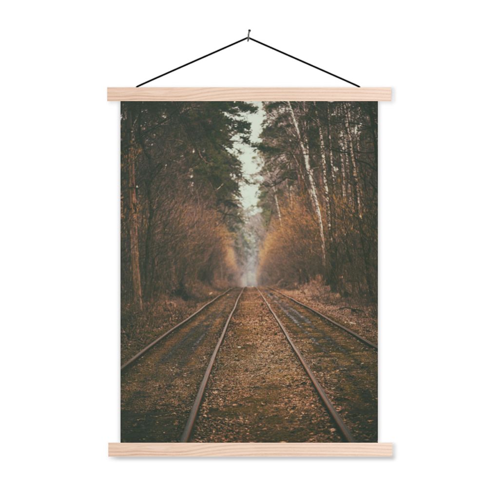 MuchoWow Textilposter Bahnstrecke - Weg - Wald - Baum 40x53 cm mit holzfarbenen Rahmen - Schlafzimmer