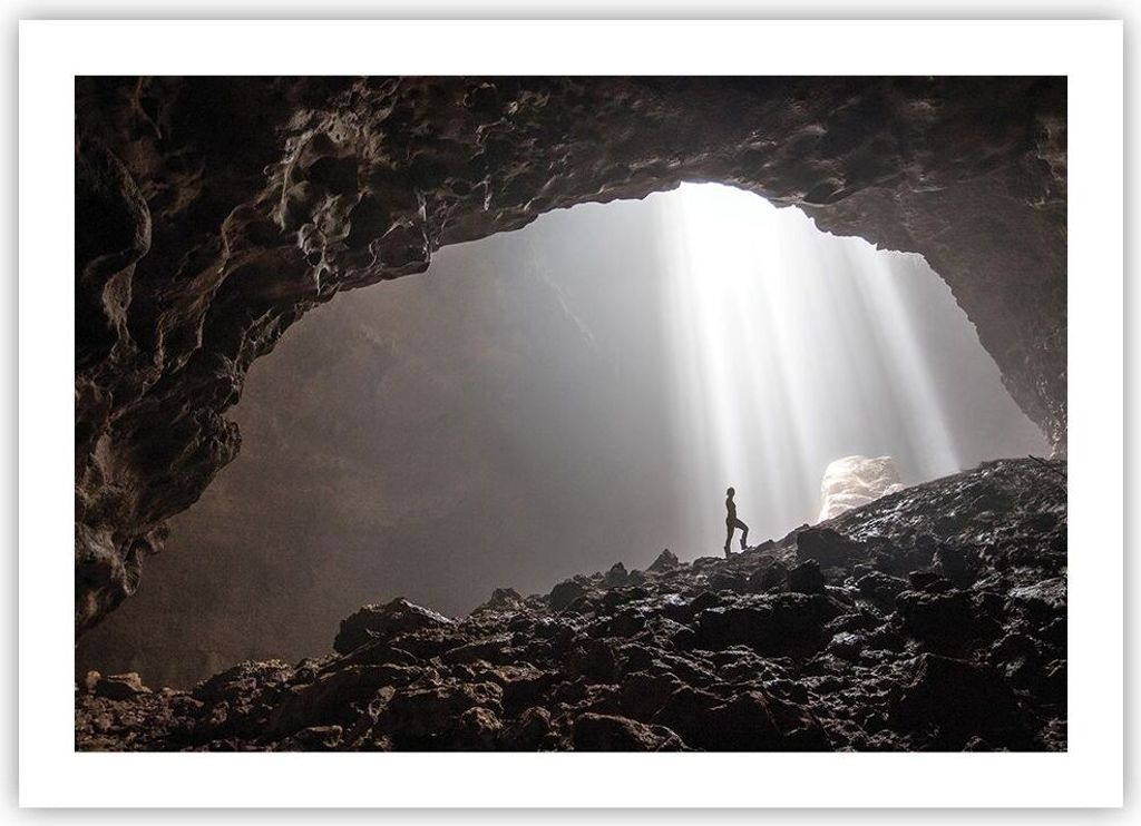 Poster - Poster ohne Rahmen - Höhle Morgendämmerung Frau - 70x50 cm - Wand Bild - Wanddeko - Wandbilder - Kunstposter - Wandposter - Bilder - Kun...