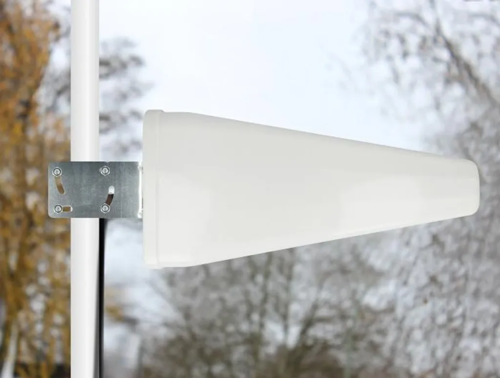 Antenne LTE Delock SMA Mâle 9-11 dBi Directionnelle Haute Performance - 4