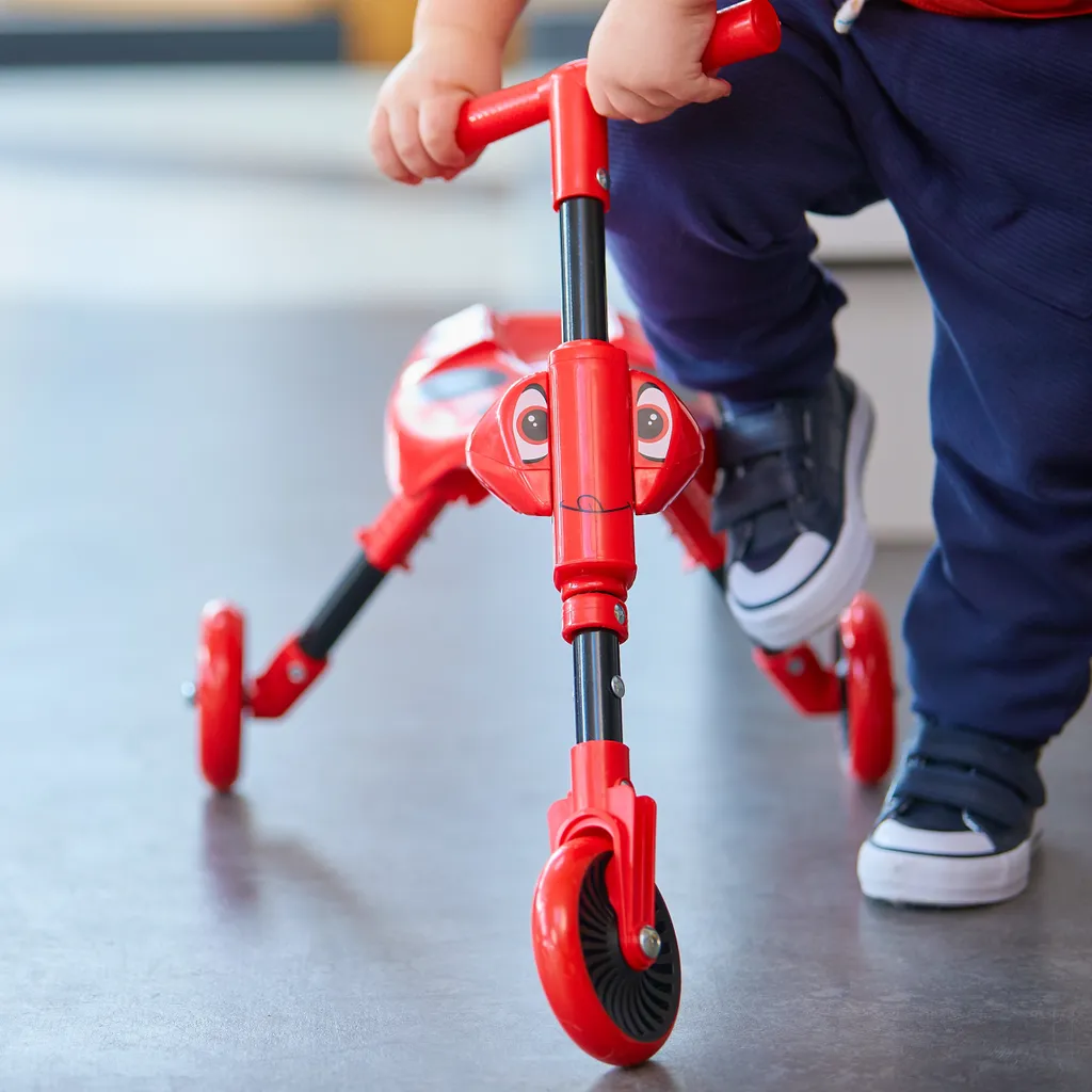 Scuttlebug Beetle 8540 : Tricycle à Roues Silencieuses et Pliage Rapide