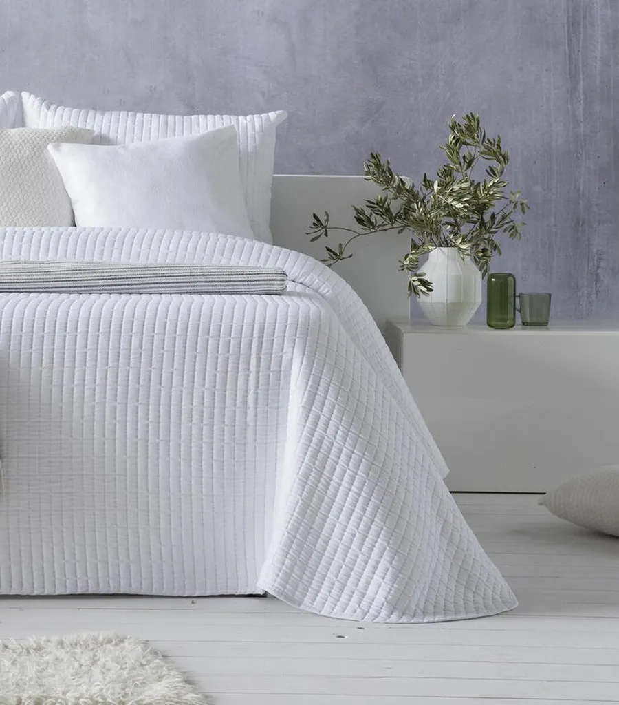 Copriletto Agnes Bianco Letto 105 - Qualità Hosteline per Hotel e B&B