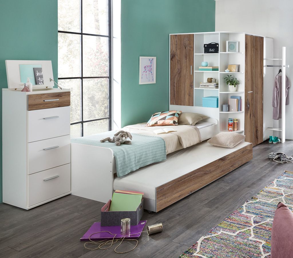 Teenagerbett mit Ausziehliege und Eckkleiderschrank, begehbar und beleuchtet und Hochkommode JOHANNESBURG-43 in weiß mit Eiche Nb., B/H/T: ca. 374...