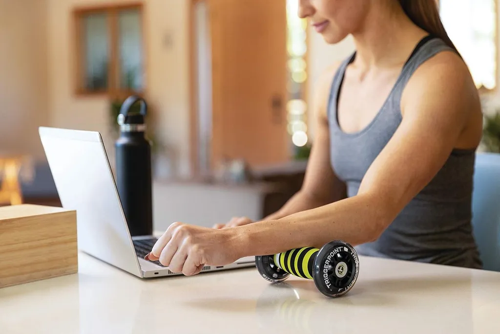 Rouleau en mousse de fitness contre les douleurs de pied et du dos