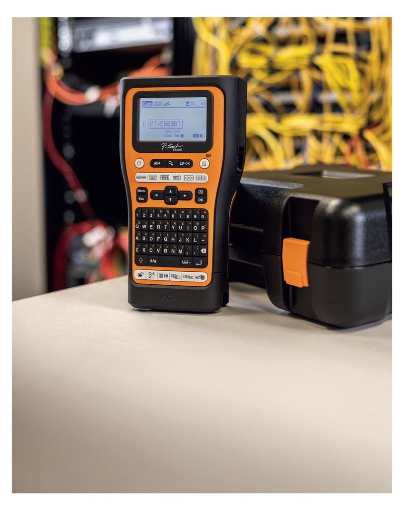 Brother PT-E560BTSP, QWERTZ, HSE/TZe, Wärmeübertragung, 180 Produktbild 