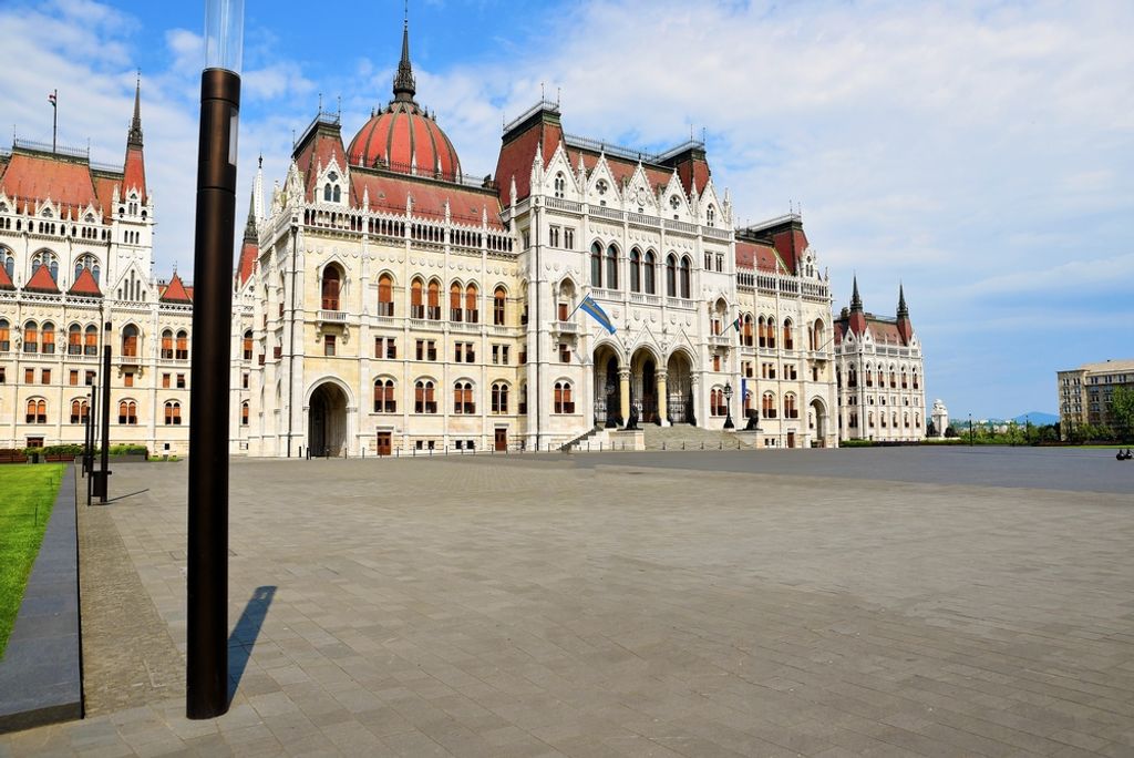 hansepuzzle 61745 - Rathaus Puzzle, 2000 Teile, Gebäude, 90,0 x 60,0cm mit hochwertiger Aufbewahrung, Kartonbox und wiederverschließbarem Beutel
