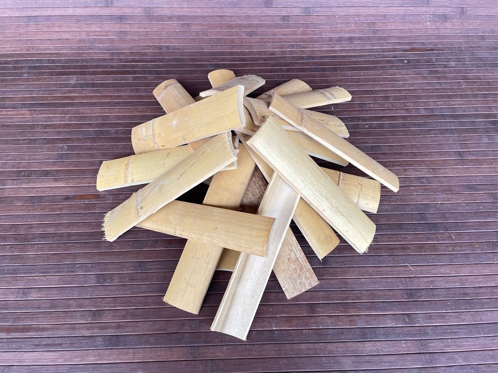 Räucherholz BBQ Smoker Holz Grillholz Räucher Holzkohle Feuerholz Chucks - Bambus 28 KG