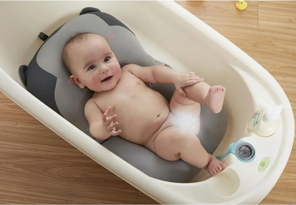 Bain de bébé sans glissade : tapis flottant gris antidérapant sécurisé - 5