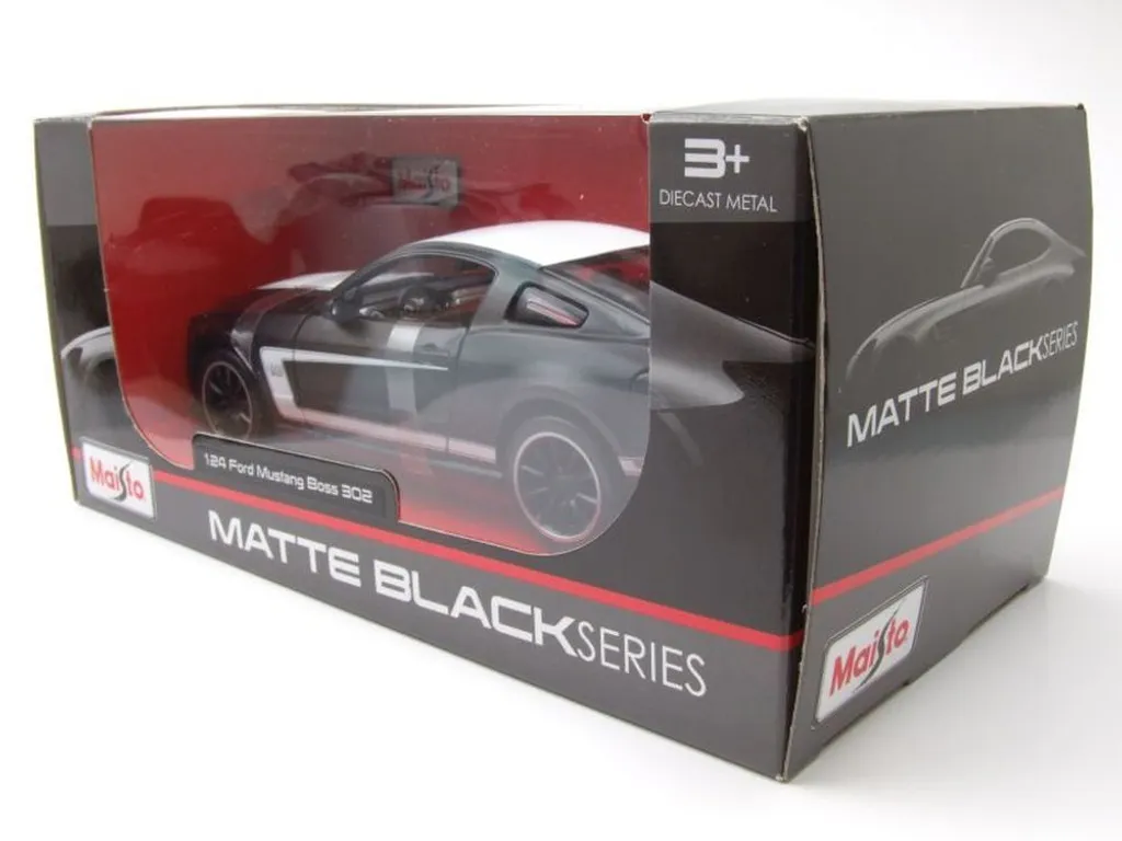 Mustang Boss 302 Noire Mate 1:24 - Finitions Métal Détail de Course