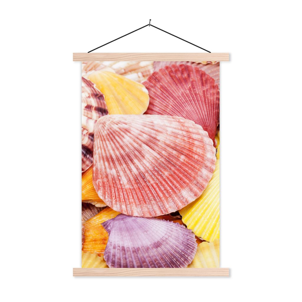 MuchoWow Textilposter Muscheln - Rot - Gelb - Strand - Sommer 120x180 cm mit holzfarbenen Rahmen - Textil-Plakat