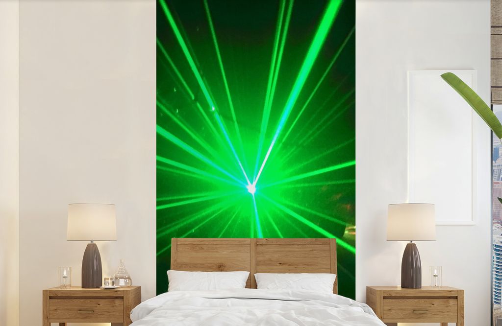 MuchoWow Fototapete für Wohnzimmer oder Schlafzimmer Wandtapete Vinyl Motivtapete Grünes Glühen eines Laserlichts - 120x240 cm - Hintergrundbild