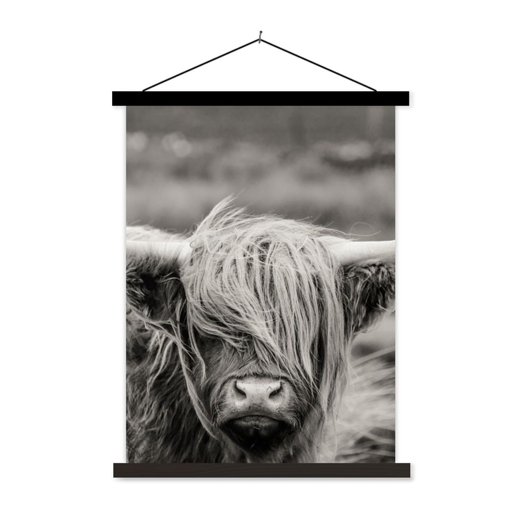 MuchoWow Textilposter Schottischer Highlander - Kuh - Tiere - Schwarz-Weiß - Ländlich 90x120 cm mit schwarzem Rahmen - Dekoration