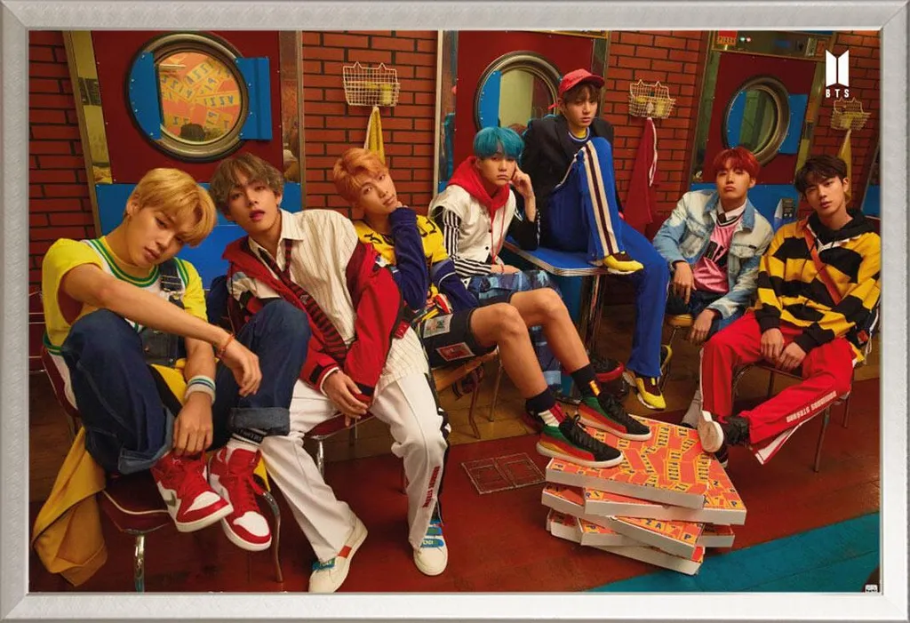 BTS Poster Pizza Cornice Shinsuke: Rinnova la tua Camera con Stile