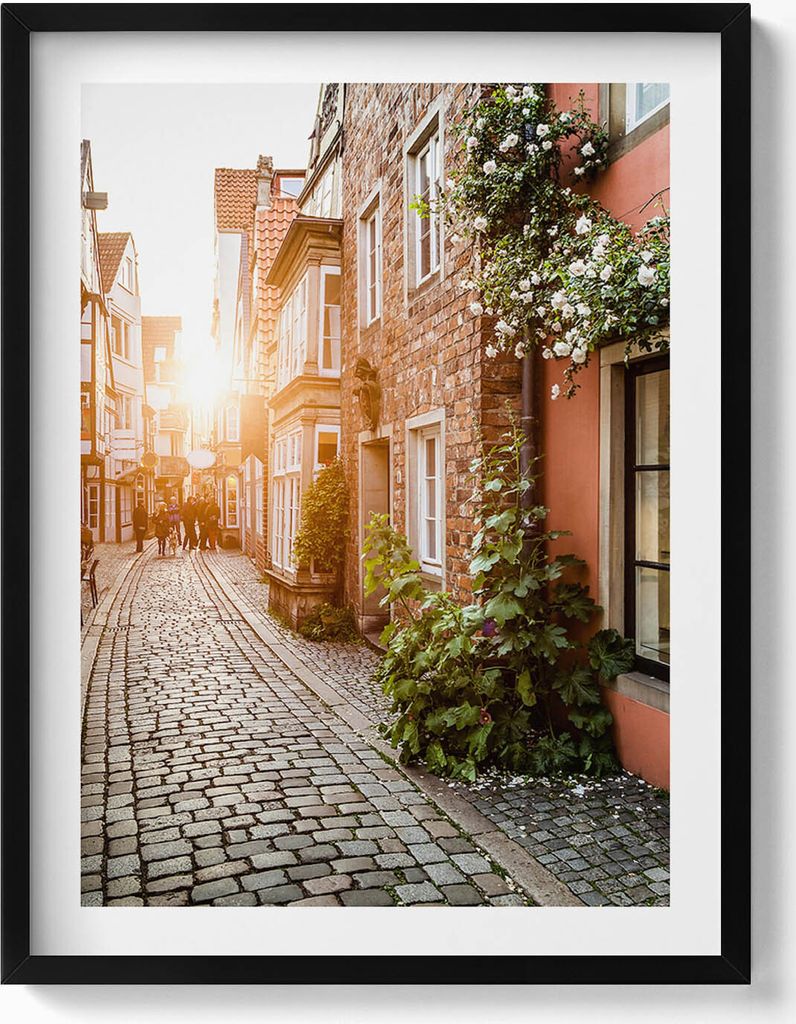Italienische Straße zwischen Gebäuden– Wandbild mit Rahmen – Gerahmtes Bild – Wanddekoration – 60x80 cm – Schwarz Rahmen