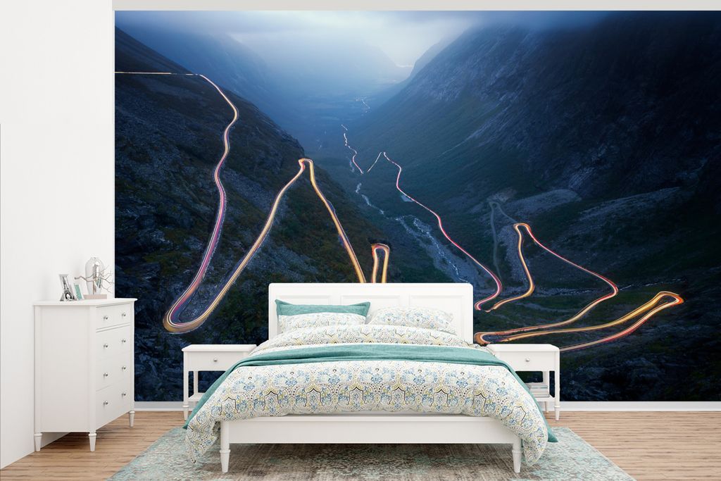 MuchoWow Fototapete für Wohnzimmer oder Schlafzimmer Wandtapete Vinyl Motivtapete Die Trollstigen-Straße in Norwegen bei Nacht - 345x220 cm - W...