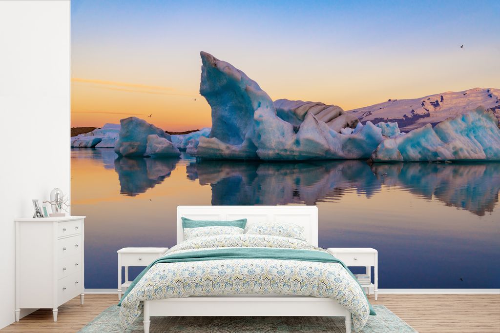 Tapeten - Fototapete - Reflexion einer Eiskappe in einer Lagune - 330x220 cm - Selbstklebend Wandtapete Vinyl