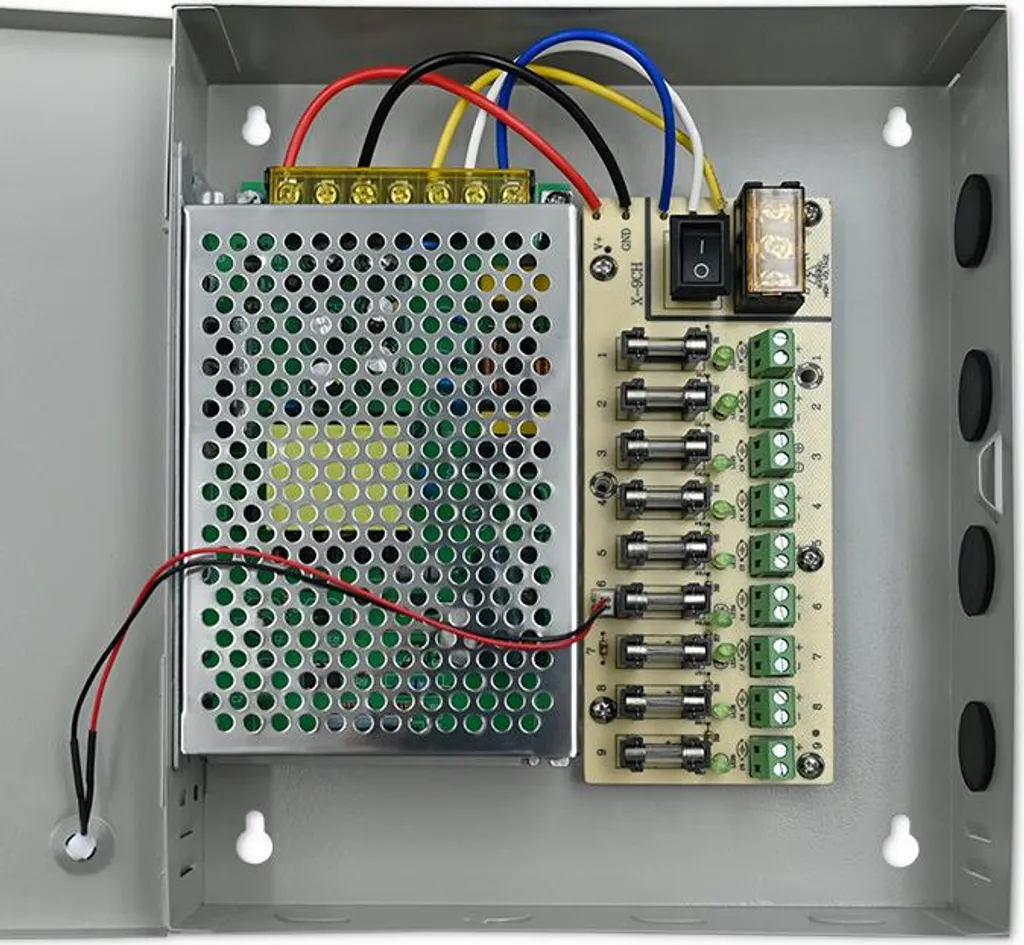 Alimentatore switching Qoltec 12VDC | 9 canali - 2