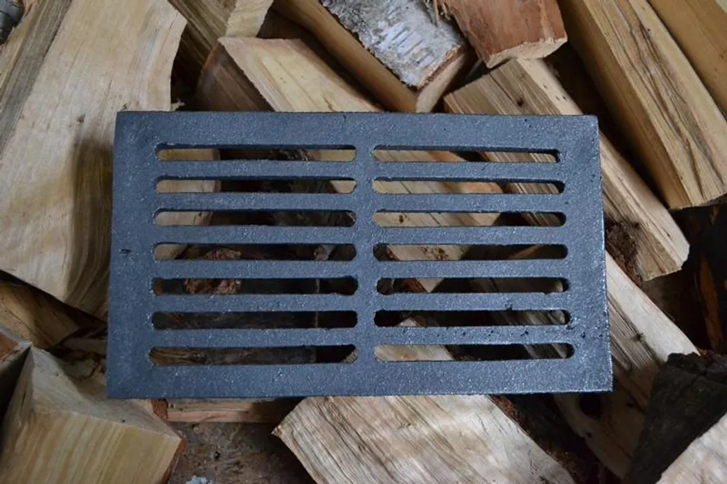 Grille de Foyer en Fonte Massive 26,5 x 15,5 cm Haute Résistance SEZAM