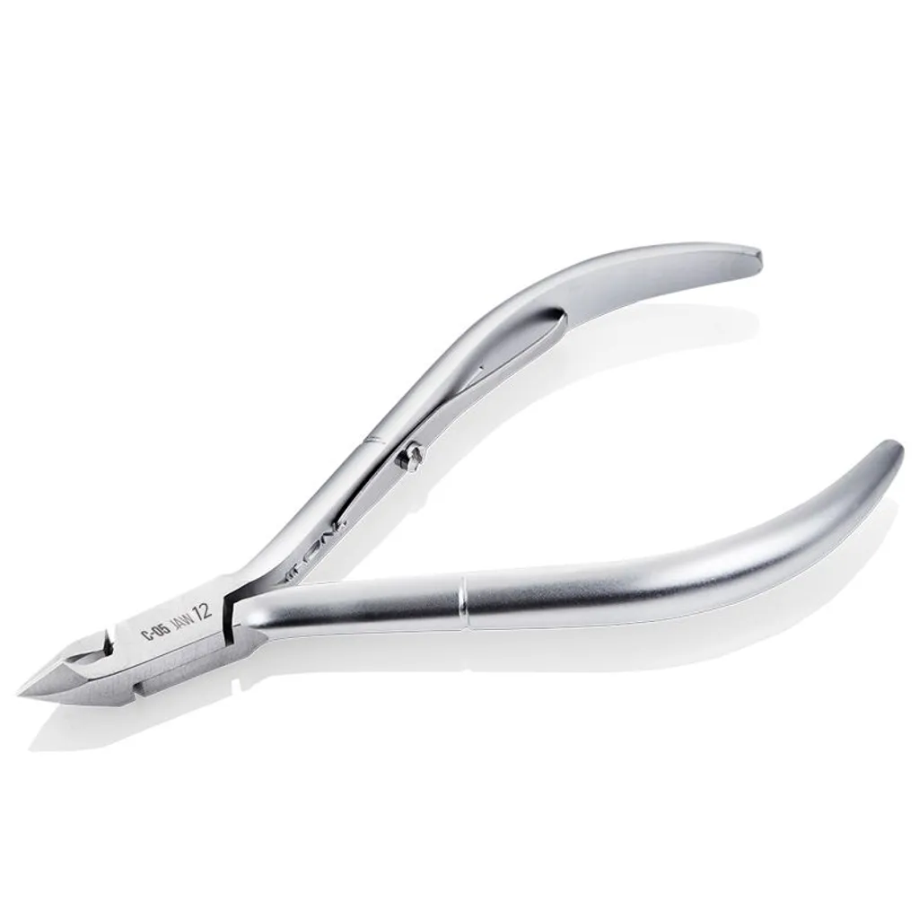 Pince à cuticules Nghia Export C-05 en inox avec mâchoire de 5 mm