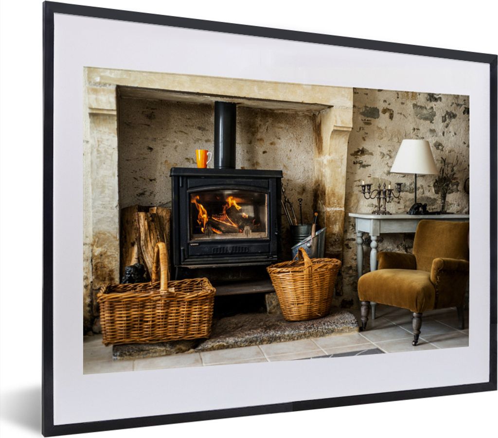 MuchoWow MuchoWow Gerahmtes Poster Kamin in einem Wohnzimmer 40x30 cm - Poster mit zchwarzem Bilderrahmen - Bilderrahmen - Poster im Rahmen
