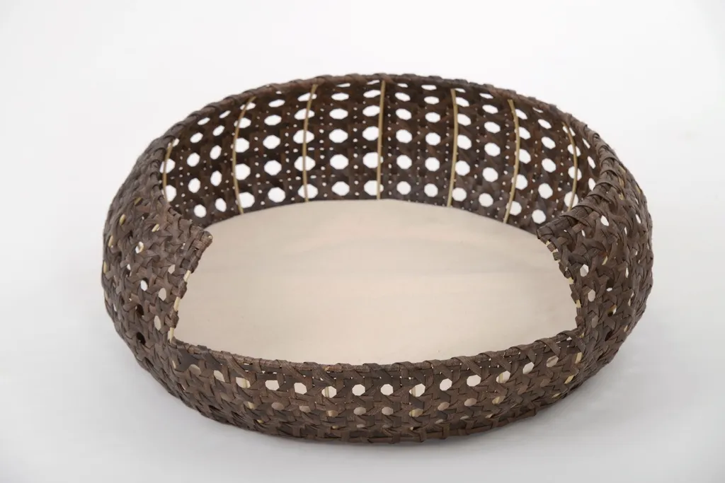 Corbeille pour chat en rotin synthétique marron et son coussin douillet