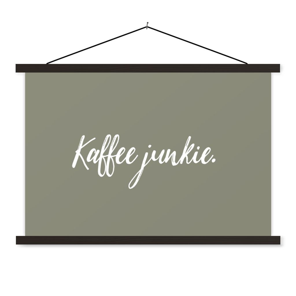MuchoWow Textilposter Sprichwörter - Kaffee Junkie - Kaffee - Zitate 120x80 cm mit schwarzem Rahmen - Wanddeko