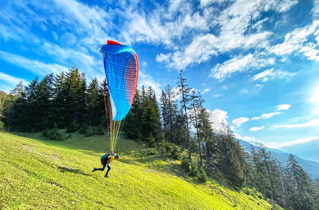 mydays Gleitschirm Fliegen Bach; Erlebnis verschenken oder selbst erleben; Gutschein für 1 Person(en)