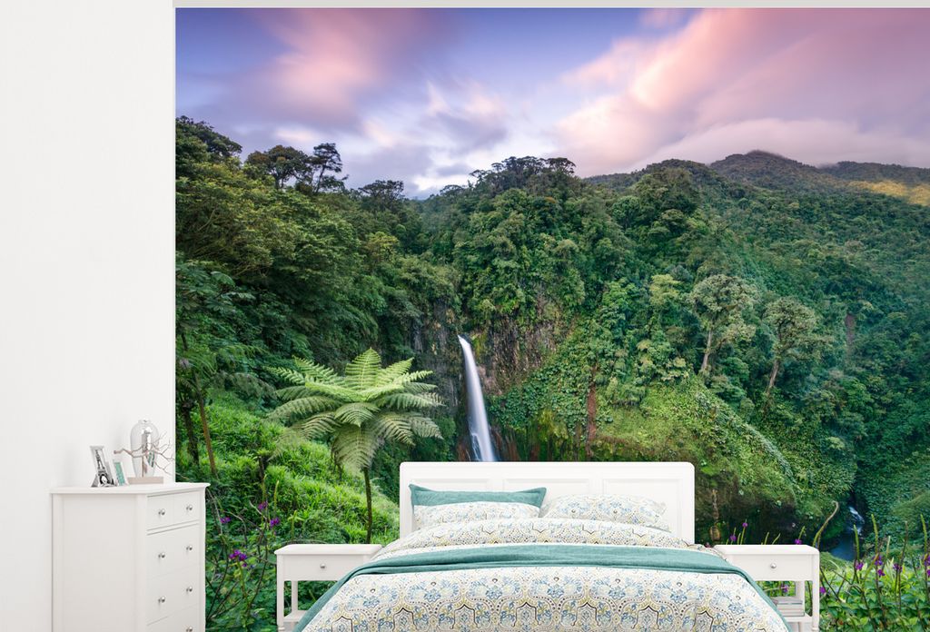 MuchoWow Fototapete für Wohnzimmer oder Schlafzimmer Wandtapete Vinyl Motivtapete Blick auf einen Wasserfall im fantastischen Regenwald in Costa...