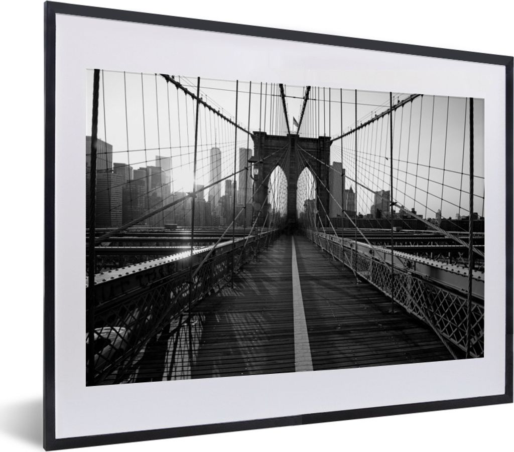 Poster mit Rahmen - Brooklyn Bridge in New York bei Sonnenuntergang - schwarz und weiß - 40x30 cm - Poster mit zchwarzem Bilderrahmen