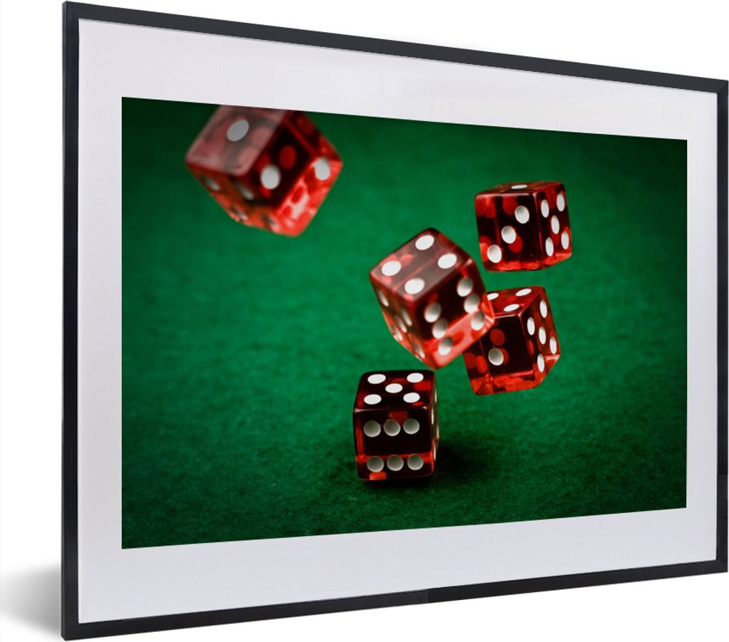 MuchoWow MuchoWow Gerahmtes Poster Rote Würfel fallen auf den grünen Tisch 40x30 cm - Poster mit zchwarzem Bilderrahmen - Bilderrahmen - Post...
