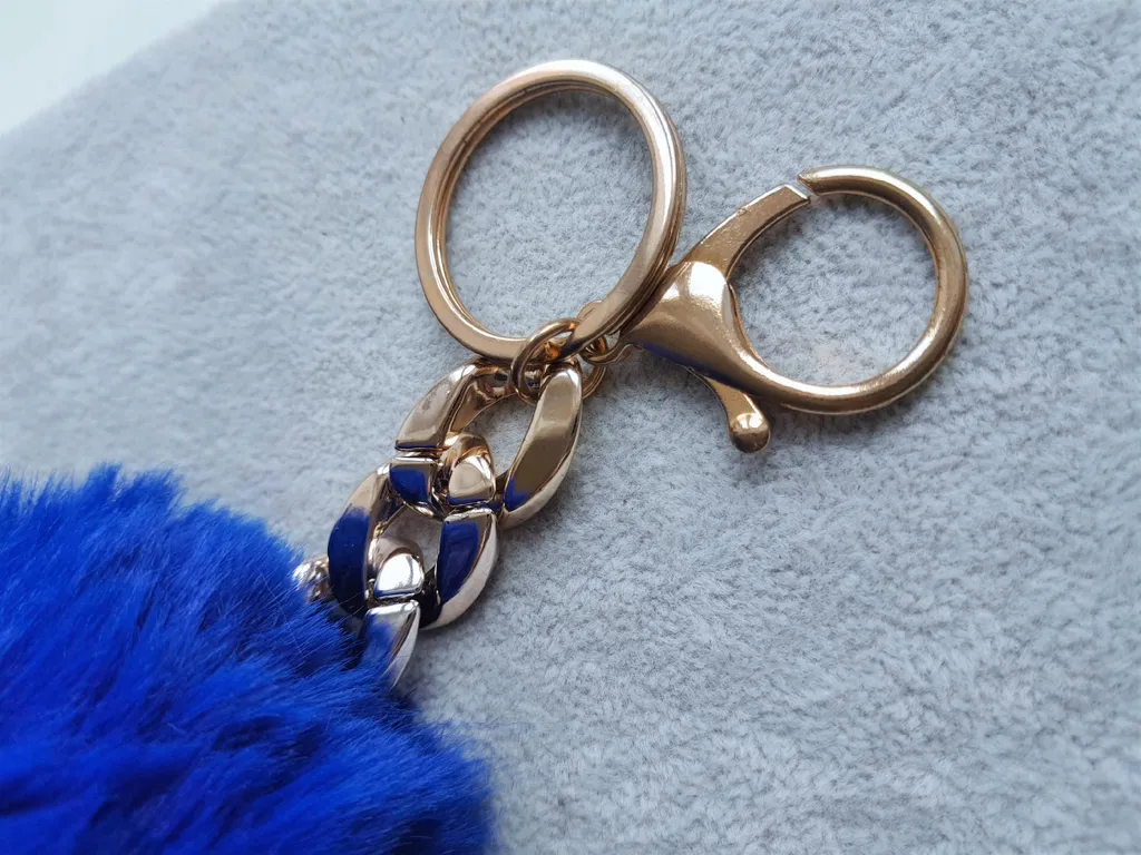Portachiavi Pelliccia Blu Navy Pompon e Catena Oro - Accessorio Luxury - 3