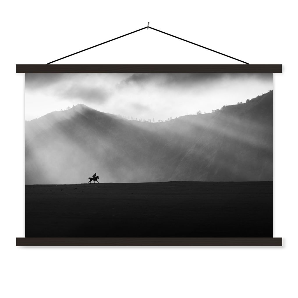 MuchoWow Textilposter Pferd - Licht - Berg 90x60 cm mit schwarzem Rahmen - Aufhängungssatz