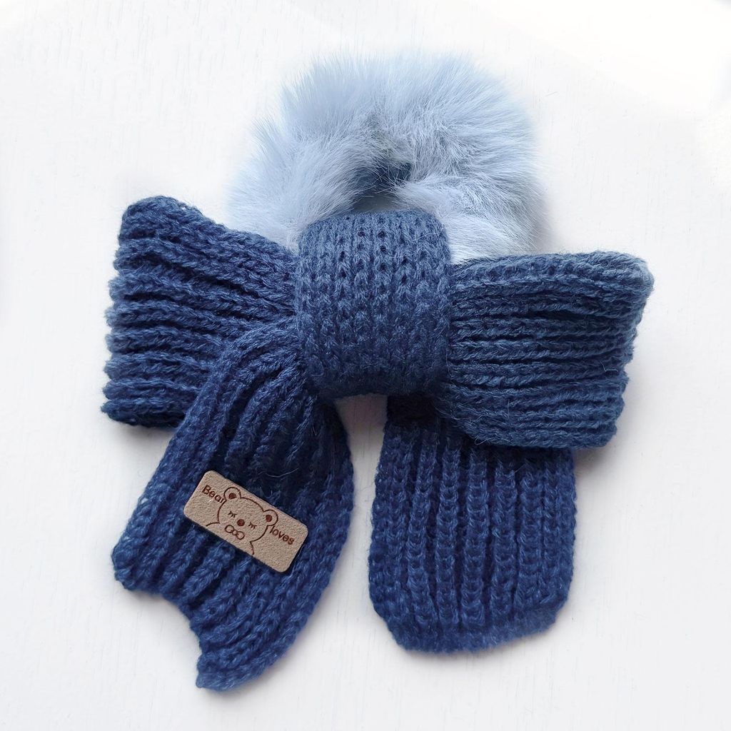 Flauschiges Haargummi mit Fell & kuscheliger Strickschleife in Blau