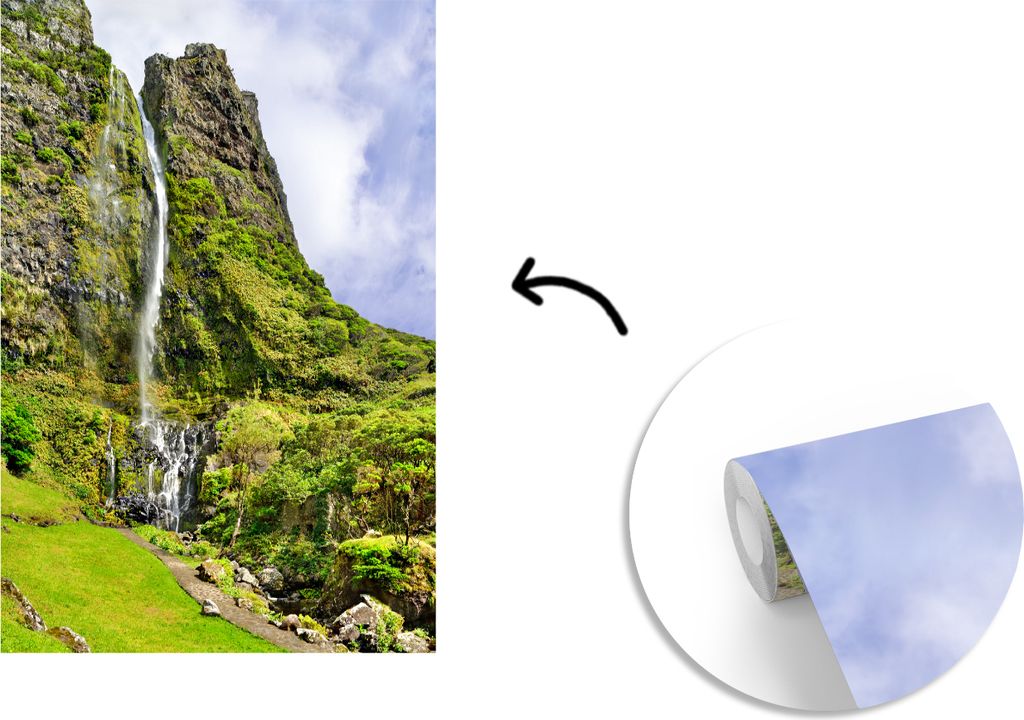 MuchoWow Fototapete für Wohnzimmer oder Schlafzimmer Wandtapete Vinyl Motivtapete Ein großer Wasserfall an einer steilen Klippe auf den Azoren ...