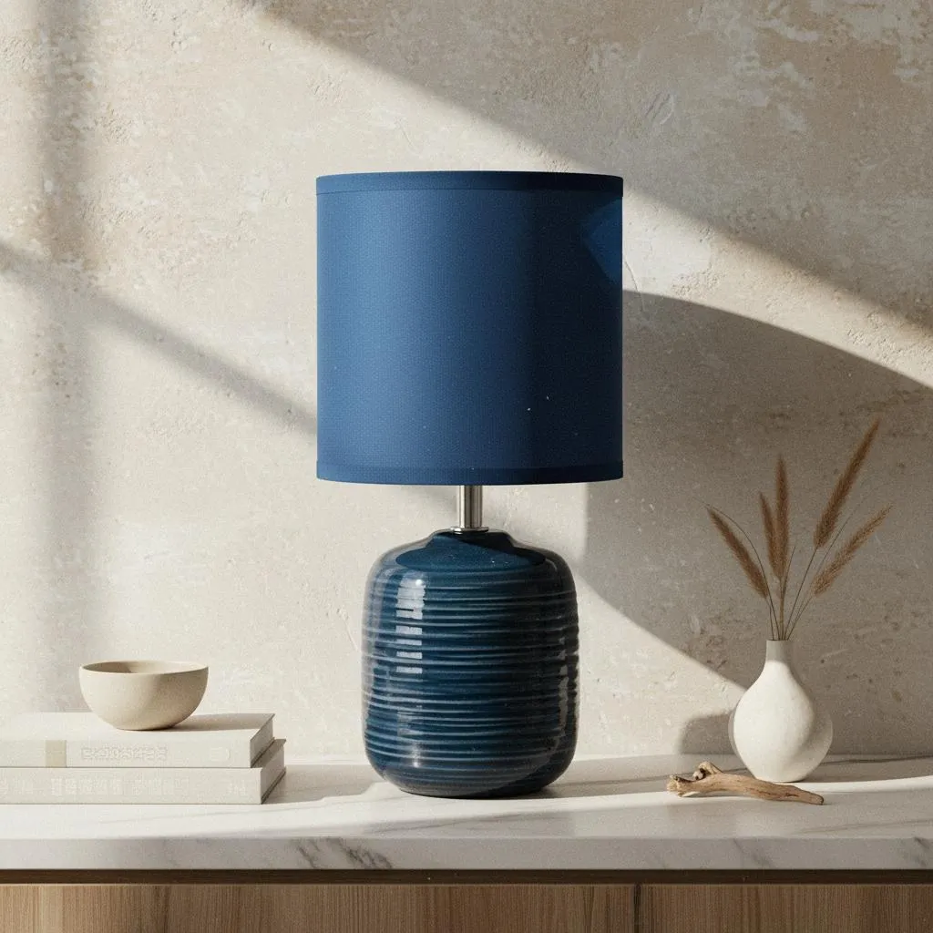 Lampe Leti 10x14x28,5 cm avec finition mate et structure compacte