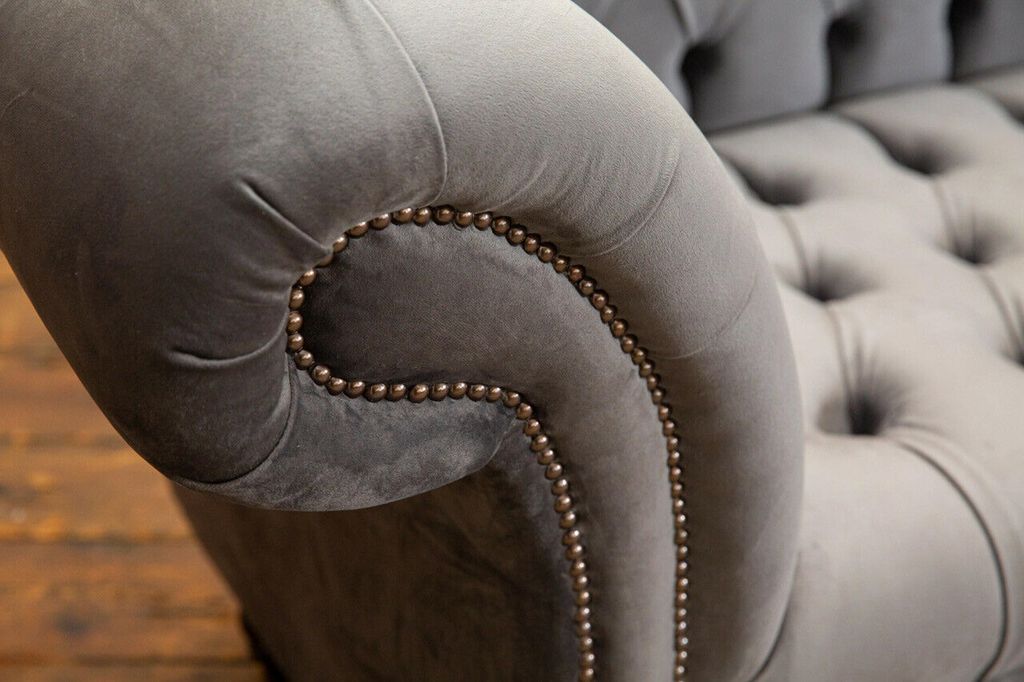 Chesterfield Klassische Leder Textil Couch Sofa Sitz Polster Stoffsofas Graue