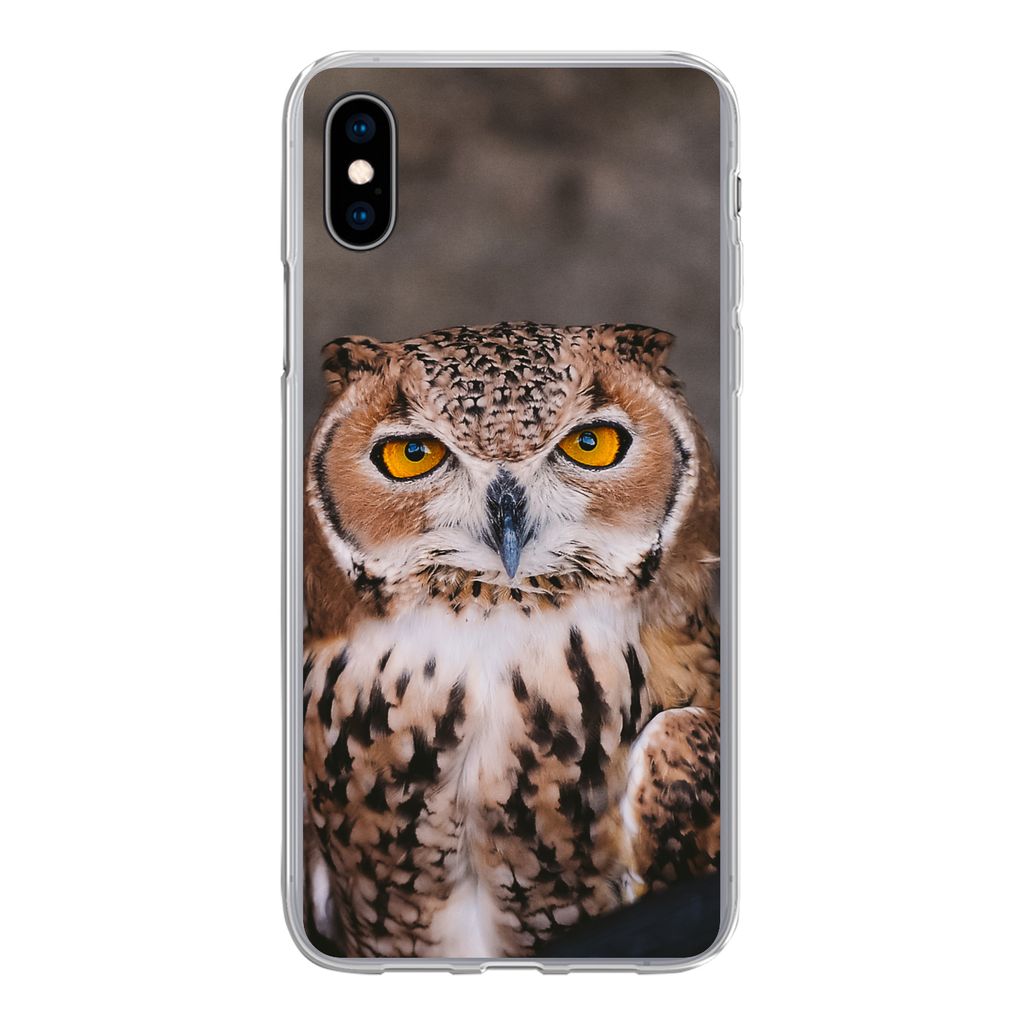 MuchoWow Handyhülle Schutzhülle Hülle für iPhone Xs Braune Eule schaut direkt in die Kamera Silikon Softcase Handy Hülle - Handytasche