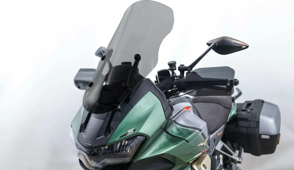 Pare-brise 600x375 Isotta fumé : confort et design pour Mandello S V100