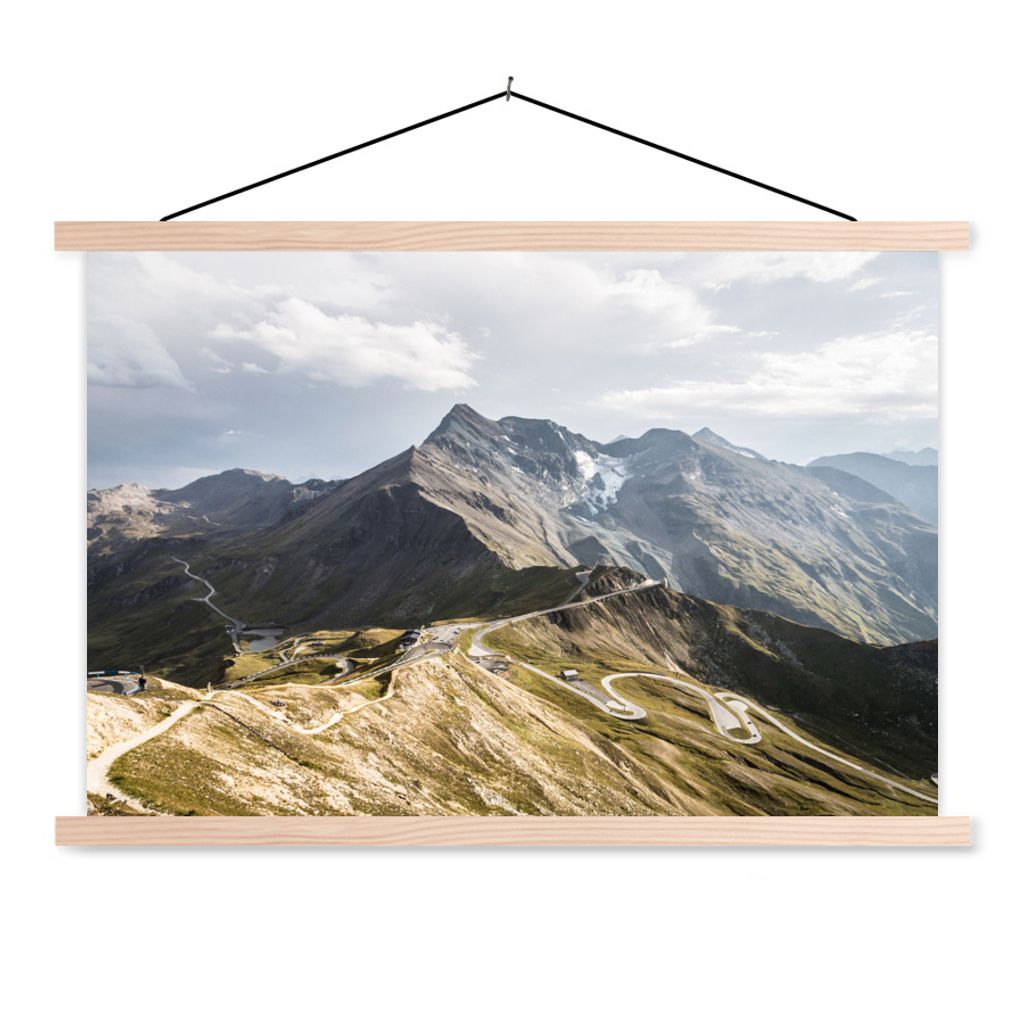 MuchoWow Textilposter Bewölkter Himmel über einer Berglandschaft 60x40 cm mit holzfarbenen Rahmen - Bilder