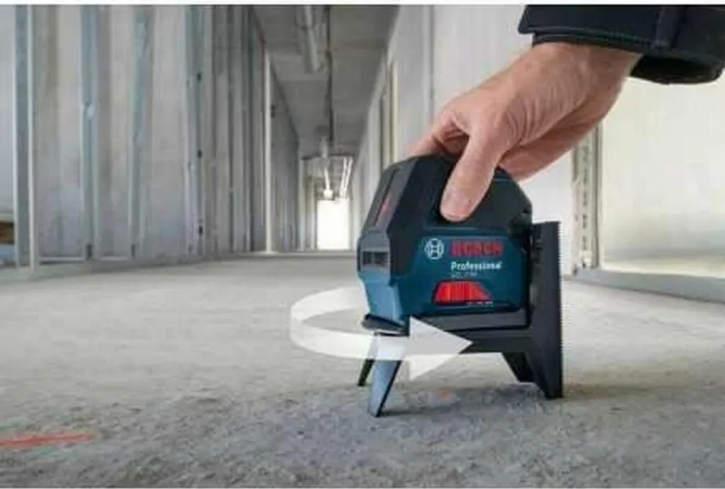 Laser combiné Bosch GCL 2-50 : Alignez cloisons et plafonds avec précision