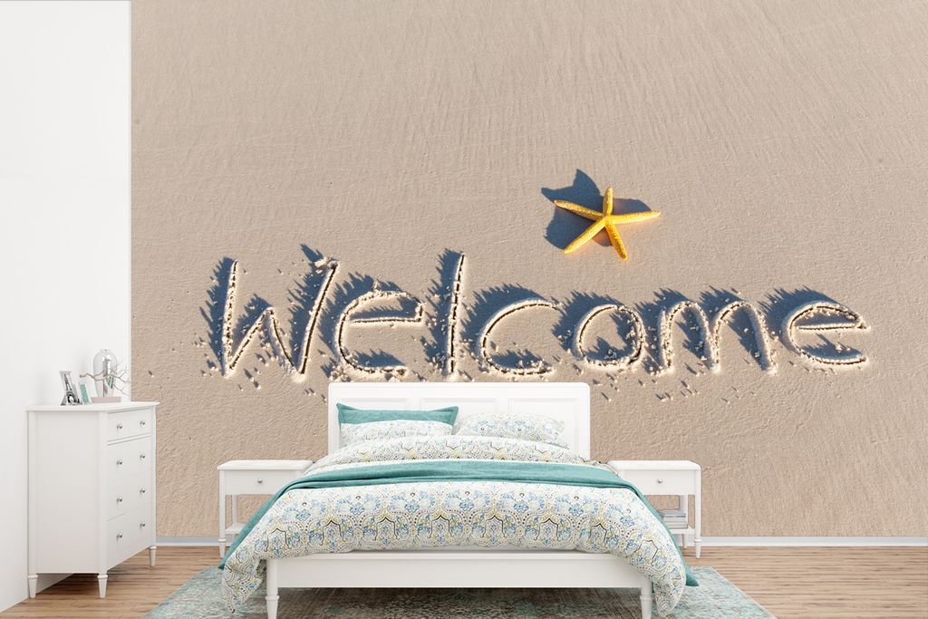 MuchoWow Fototapete für Wohnzimmer oder Schlafzimmer Wandtapete Vinyl Motivtapete Willkommen an einem Strand geschrieben - 330x220 cm - Fototapeten