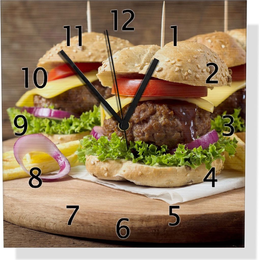 Wallario Design Wanduhr Saftige Burger auf Holzbrett aus Aluverbund, Größe 30 x 30 cm