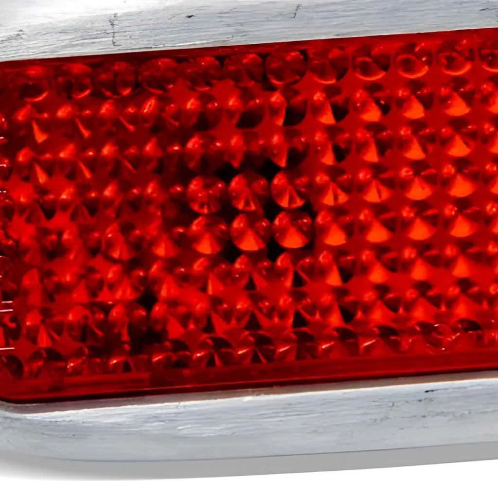 Feu arrière RMS pour Vespa 125 Primavera et ET3 avec support chromé