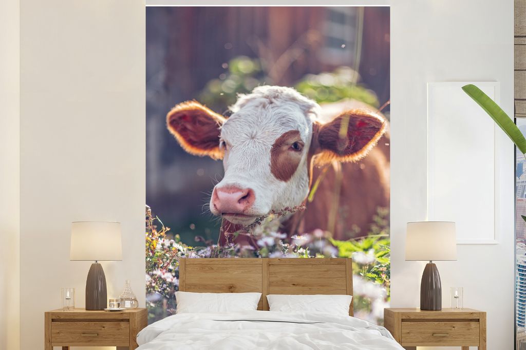 MuchoWow Fototapete für Wohnzimmer oder Schlafzimmer Wandtapete Vinyl Motivtapete Kuh - Blumen - Licht - 225x350 cm - Schlafzimmer tapete