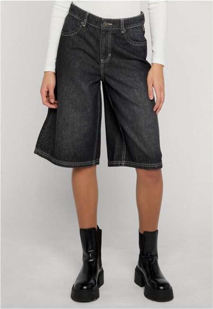 Urban Classics Bermuda da donna in denim nero, modello Immagine del prodotto 
