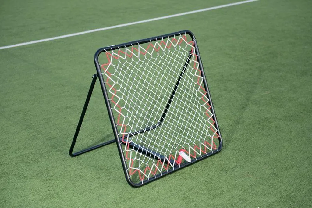 Améliorez votre technique avec ce Rebounder foot 95x95cm noir solide