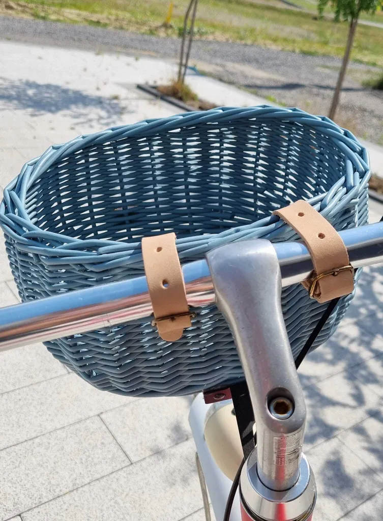 Panier vélo enfant bleu marine WikliBOX : fixation stable et osier